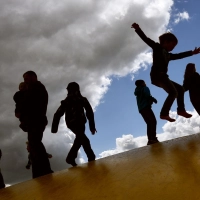 Alle Kinder haben das Recht auf Spiel: So steht es in Artikel 31 der UN-Kinderrechtskonvention. (Foto: picture alliance / dpa)