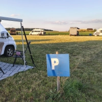 Der Wohnmobilstellplatz im Freizeitzentrum Weißbachmühle ist beliebt und bislang sehr günstig. Nächstes Jahr werden die Preise leicht angehoben. (Foto: Robert Maurer)