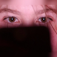 Werden Kinder und Jugendliche im Netz gezielt für sexuelle Kontakte angeschrieben, spricht man von Cybergrooming. (Foto: Jan Woitas/dpa)