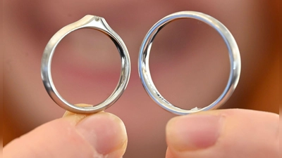 Für Brautpaare sind Trauring aus Platin - wie links zu sehen - eine Alternative. (Archivbild) (Foto: Uli Deck/dpa)
