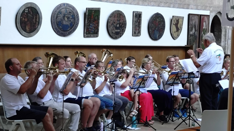 Der Dachsbacher Posaunenchor bei seinem Auftritt am Samstagnachmittag beim Weltrekord in der Nürnberger Jakobskirche. (Foto: Florian Jennemann)