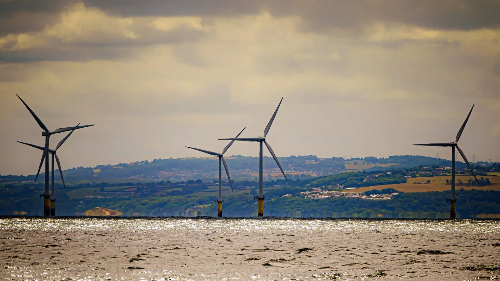 Gwynt y Mor von RWE, der zweitgrößte Offshore-Windpark der Welt, liegt acht Meilen (etwa 13 Kilometer) vor der Küste von Nordwales in der Liverpool Bay. (Foto: Ben Birchall/PA Wire/dpa)