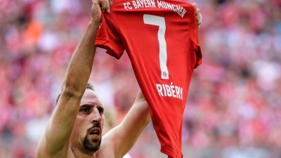 Franck Ribery vom FC Bayern München jubelt über seinen Treffer zum 4:1. (Foto: Matthias Balk/Deutsche Presse-Agentur GmbH/dpa/Archivbild)