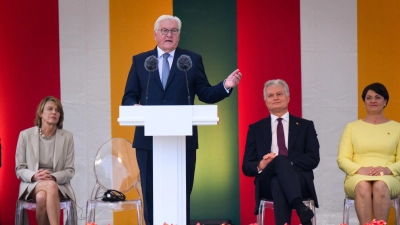 Bundespräsident Steinmeier sagt Litauen am Nationalfeiertag die Unterstützung Deutschlands bei der Verteidigung seiner Freiheit zu.  (Foto: Bernd von Jutrczenka/dpa)
