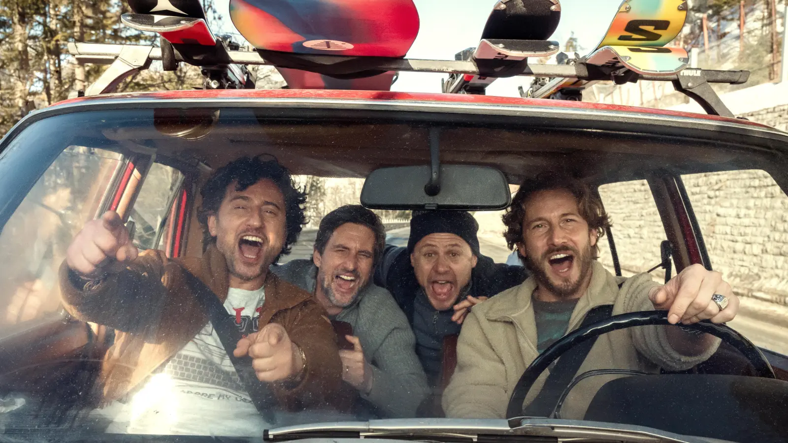 Die vier Alphamännchen, gespielt von Serkan Kaya, Tom Beck, Moritz Führmann und David Rott (von links). (Foto: Stephan Rabold/Netflix)