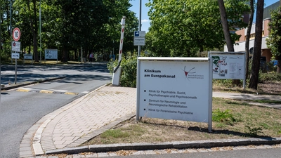 Seit dem Jahr 2018 wurde der Ansbacher Amokläufer am Bezirksklinikum am Europakanal in Erlangen behandelt. Dessen Ärzte sahen zuletzt große Fortschritte in seiner Therapie.  (Foto: NEWS5 / Ferdinand Merzbach)