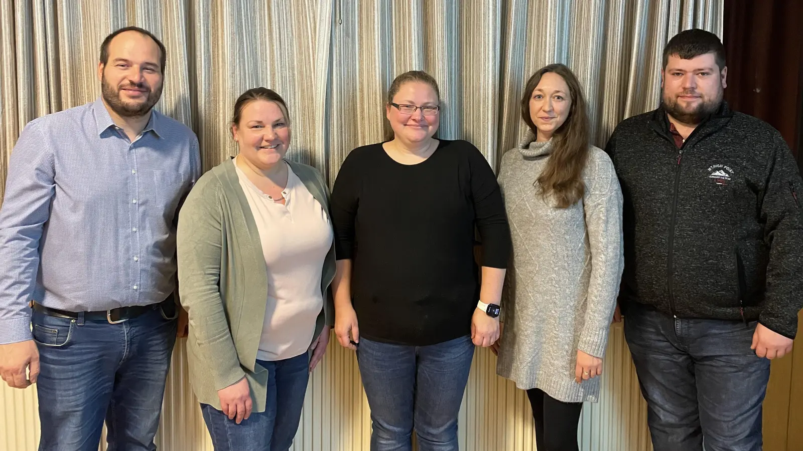 Bürgermeister Michael Schlehlein (links) wurde wieder nominiert. Für den Gemeinderat kandidieren Christina Meeder, Michaela Grötsch, Friedericke Hahn und Daniel Schwemmer. (Foto: Hans-Bernd Glanz)
