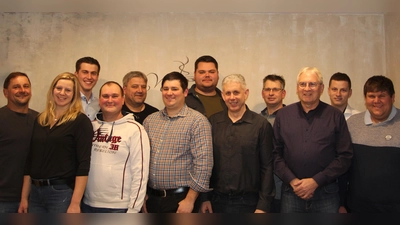 Die nominierten Gemeinderatskandidierenden des CSU-Ortsverbands Wieseth und der Fortschrittlich Unabhängigen Wählergemeinschaft.  (Foto: Leonie Ehrmann )