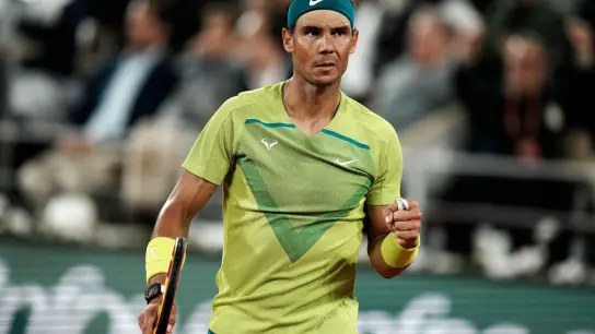 Hat den Sandplatz-Klassiker in Paris unfassbare 13 Mal gewonnen: Rafael Nadal. (Foto: Thibault Camus/AP/dpa)
