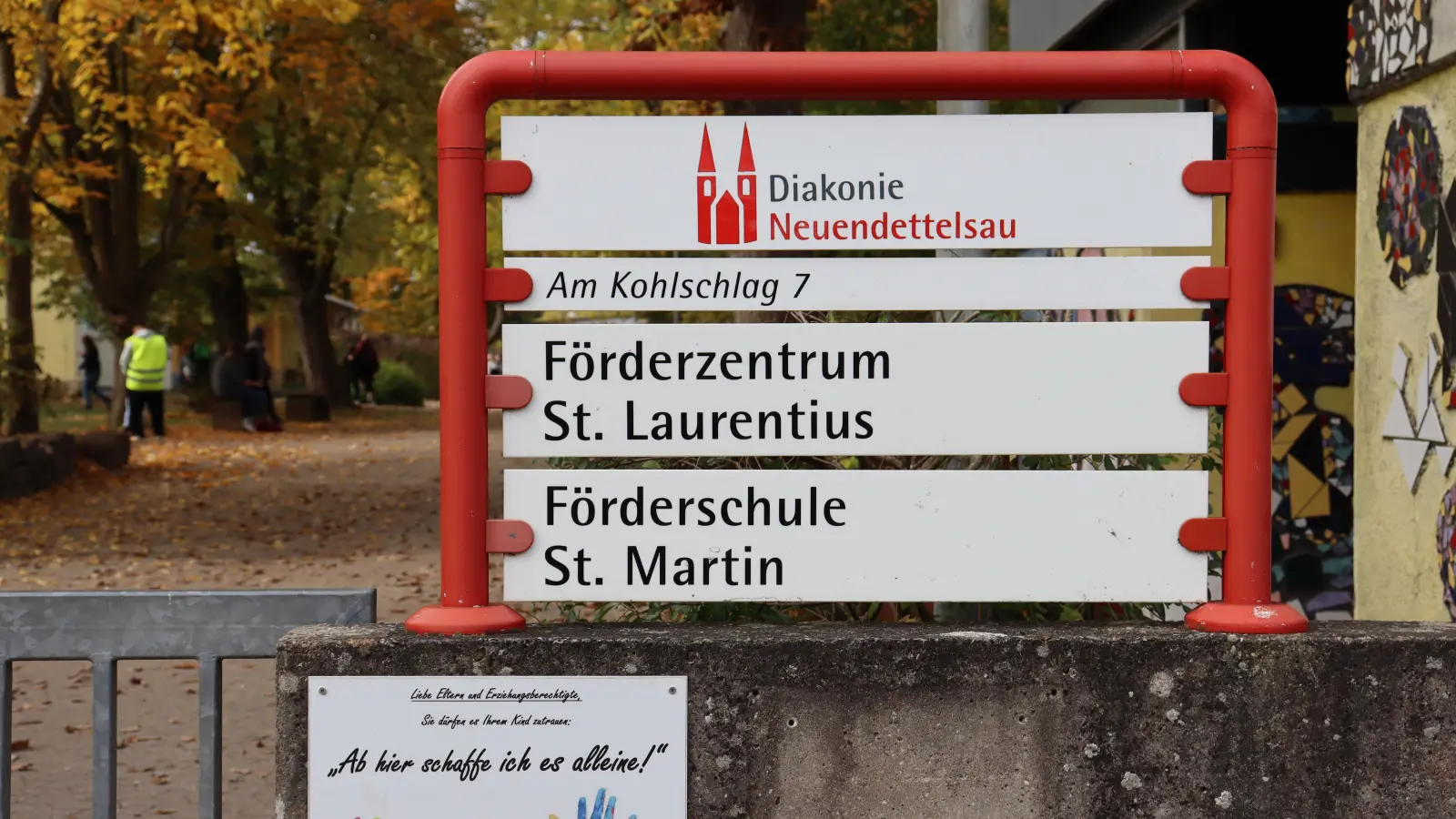 Das Förderzentrum St. Laurentius in Neuendettelsau soll geschlossen werden. Bürgermeister Christoph Schmoll und der Elternbeirat wollen das nicht hinnehmen. (Foto: Antonia Müller)