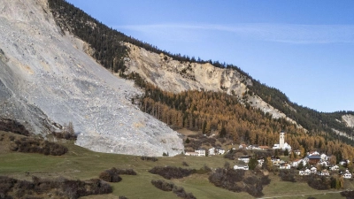 Nur noch 30 von 90 Einwohnern halten an ihrem Dorf Brienz fest. (Archivbild) (Foto: Til Buergy/KEYSTONE/dpa)