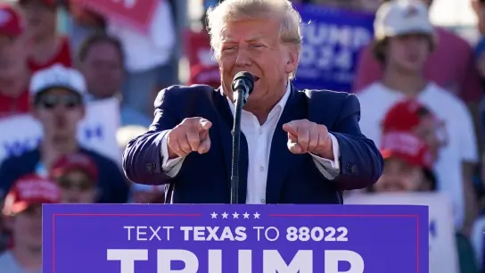 Ex-US-Präsident Donald Trump bei einer Wahlkampfveranstaltung in Texas. (Foto: Nathan Howard/AP/dpa)