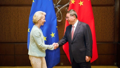 EU-Kommissionspräsidentin Ursula von der Leyen trifft in Neu Delhi Chinas Ministerpräsidenten Li Qiang. (Foto: Dati Bendo/European Commission/dpa)