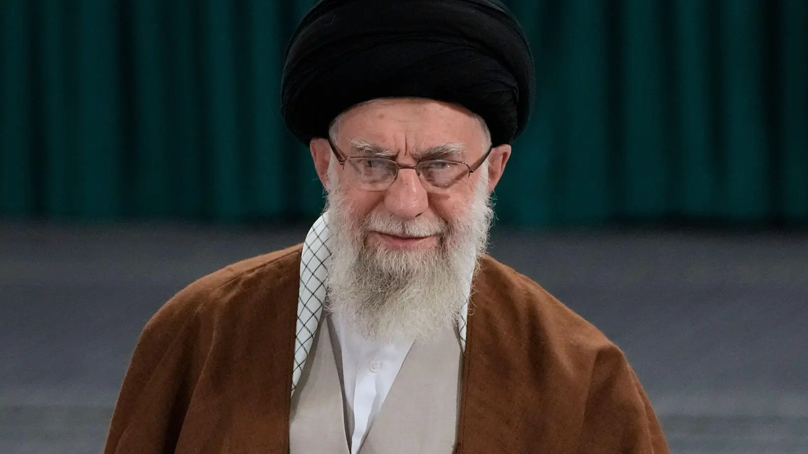 Irans oberster Führer ist tot.  (Foto: Vahid Salemi/AP)