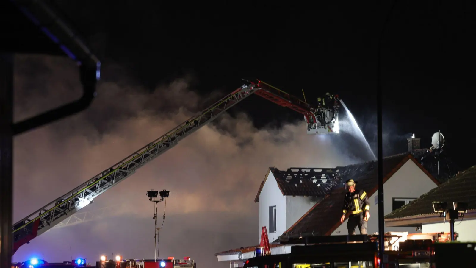 Der Brand in Wächtersbach hatte wegen seines vermeintlich rechtsextremistischen Hintergrunds für überregionales Aufsehen gesorgt. Tatsächlich wollte der pakistanische Brandstifter die Ermittler laut Urteil mit aufgesprühten rassistischen Parolen auf die falsche Fährte lenken. (Archivfoto) (Foto: Marc Webersinn/5vision.news/dpa)