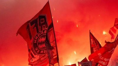 Der FC Bayern ist wegen Fehlverhaltens seiner Fans in der Champions League bestraft worden. (Foto: Sven Hoppe/dpa)