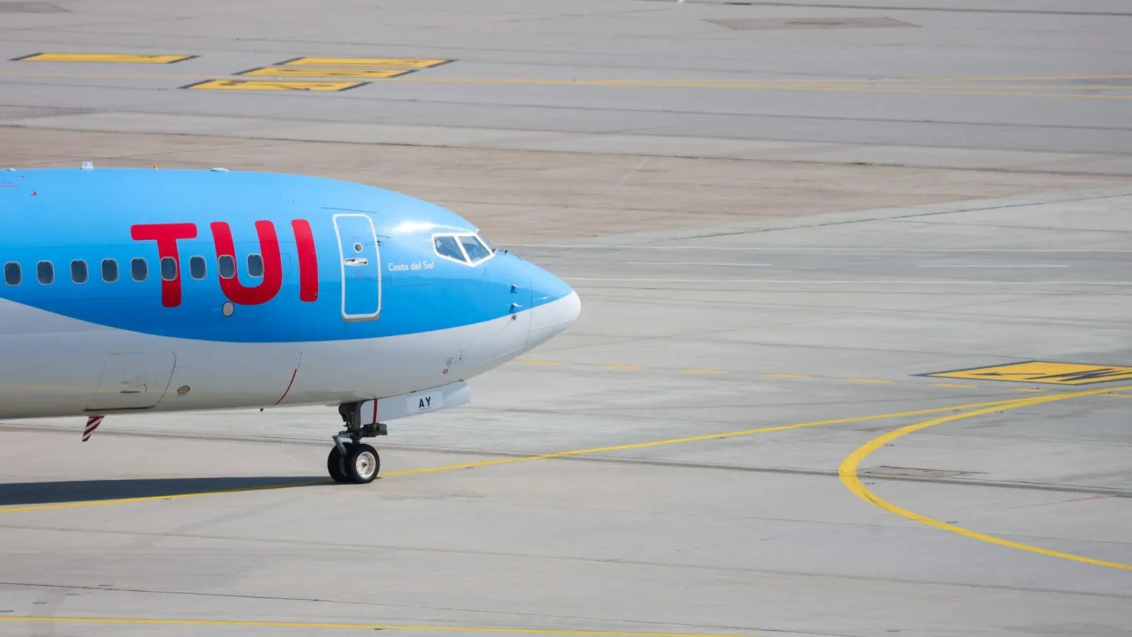 Der Unfall ereignete sich während einer Zeremonie zur Taufe eines Flugzeugs des Touristikunternehmens TUI. (Symbolbild)  (Foto: Christoph Schmidt/dpa)