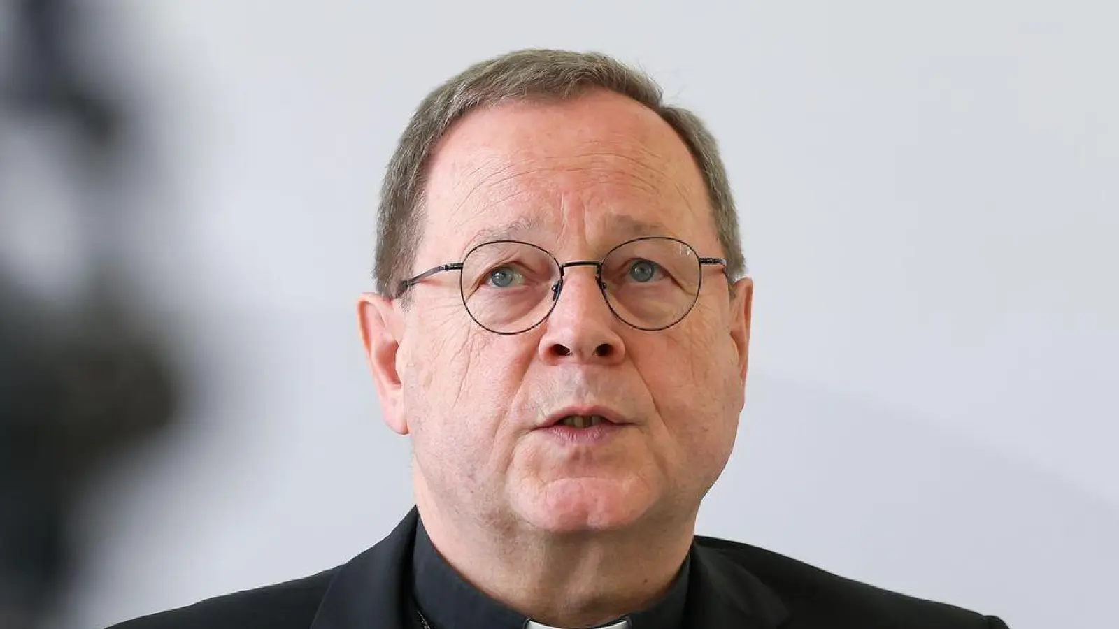 Der Limburger Bischof Georg Bätzing suspendierte den Pfarrer, der um einen Verzicht auf das Priesteramt gebeten hatte. (Archivbild) (Foto: Daniel Löb/dpa)