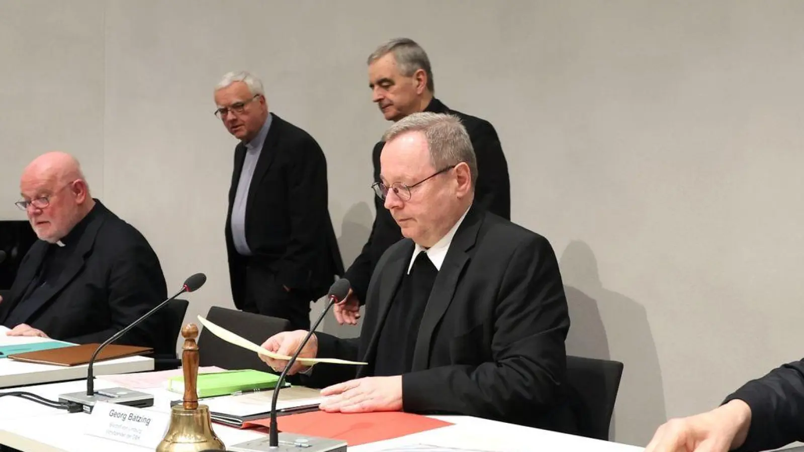 Die Deutsche Bischofskonferenz sucht bei ihrer Frühjahrskonferenz in Augsburg einen Weg mit dem Gegenwind aus Rom umzugehen. (Foto: Karl-Josef Hildenbrand/dpa)