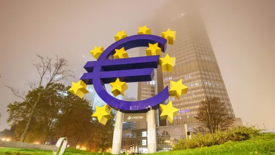 Die Europäische Zentralnbank spricht sich im Kampf gegen die hohe Inflation für mögliche Zinserhöhungen aus. (Foto: Frank Rumpenhorst/dpa)