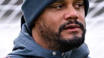 Bayern-Trainer Vincent Kompany hofft auf einen Sieg. (Foto: Sven Hoppe/dpa)