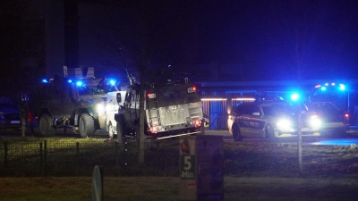 Bei einem SEK-Einsatz auf der L240 bei Erbach ist eine Person festgenommen worden. (Foto: Reinert/swd-medien/dpa)