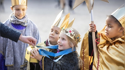 Tausende Sternsinger sind jedes Jahr unterwegs und sammeln bei ihrer Aktion Dreikönigssingen Spenden für benachteiligte und Not leidende Gleichaltrige in aller Welt.  (Foto: Mika Väisänen)