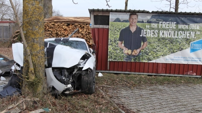 Seinen Ford Mustang bekommt ein Autofahrer nach einem mutmaßlichen Wettrennen in Kurzendorf womöglich nicht mehr zurück. (Foto: NEWS5/Markus Zahn)