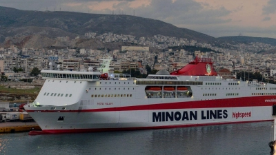 Auf griechischen Fähren dürfen E-Autos und Plug-in-Hybride seit Mitte April nur zu maximal 40 Prozent geladen sein. (Foto: Andrea Warnecke/dpa-tmn/dpa)