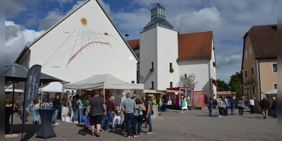 An den Ständen gibt es für jeden Geschmack etwas zu entdecken. (Foto: Yvonne Neckermann)
