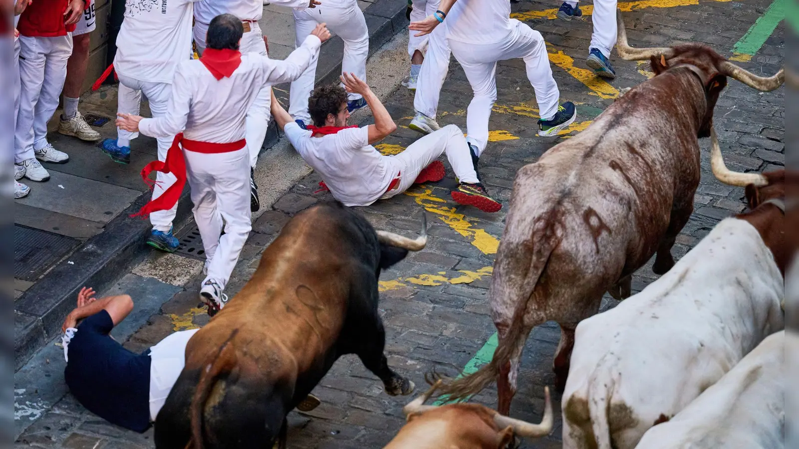 Die „Sanfermines“ sind dem Stadtheiligen San Fermín gewidmet. (Foto: Miguel Oses/AP/dpa)