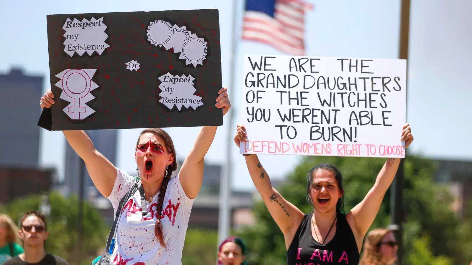 Nachdem Ende Juni das verfassungsmäßige Recht auf Abtreibung in den USA vom Obersten Gericht gekippt wurde, gab es landesweit zahlreiche Proteste. (Foto: Geoff Stellfox/The Gazette/AP/dpa)
