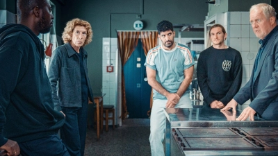 Krassnitzer und Neuhauser spielen in ihrem vorletzten Fall äußerst überzeugend ein Ermittler-Duo voller Weisheit und Empathie. (Foto: Katharina Mückstein/ARD Degeto/dpa)