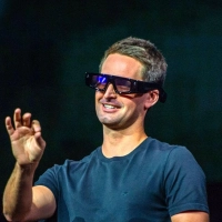 Der Chef des Snapchat-Betreibers Snap, Evan Spiegel, demonstrierte Vorläufer der heutigen Specs bereits in den vergangenen Jahren. (Archivbild) (Foto: Andrej Sokolow/dpa)