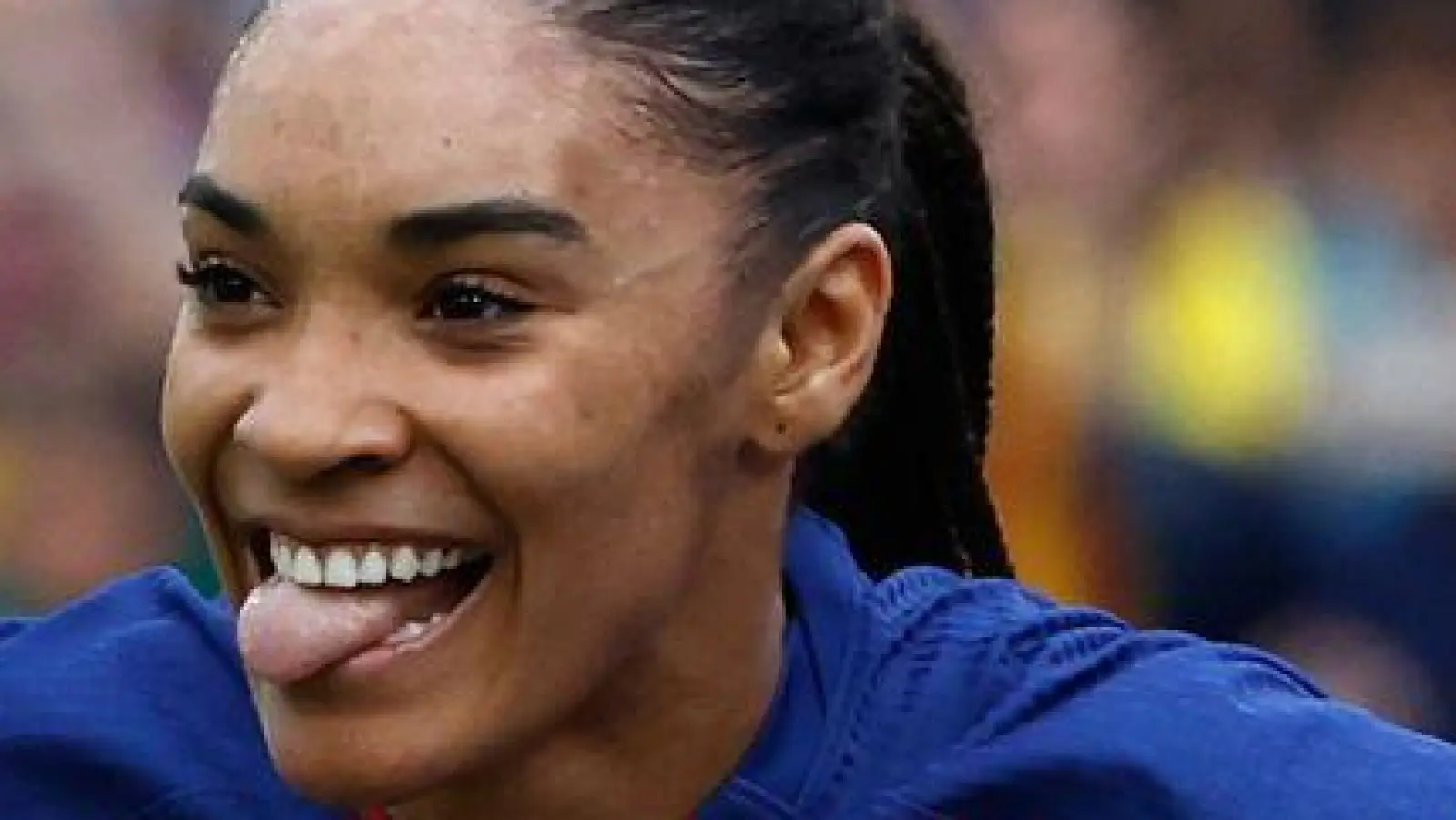  Salma Paralluelo jubelt früh für Barcelona gegen den FC Bayern.   (Foto: Joan Monfort/AP/dpa)