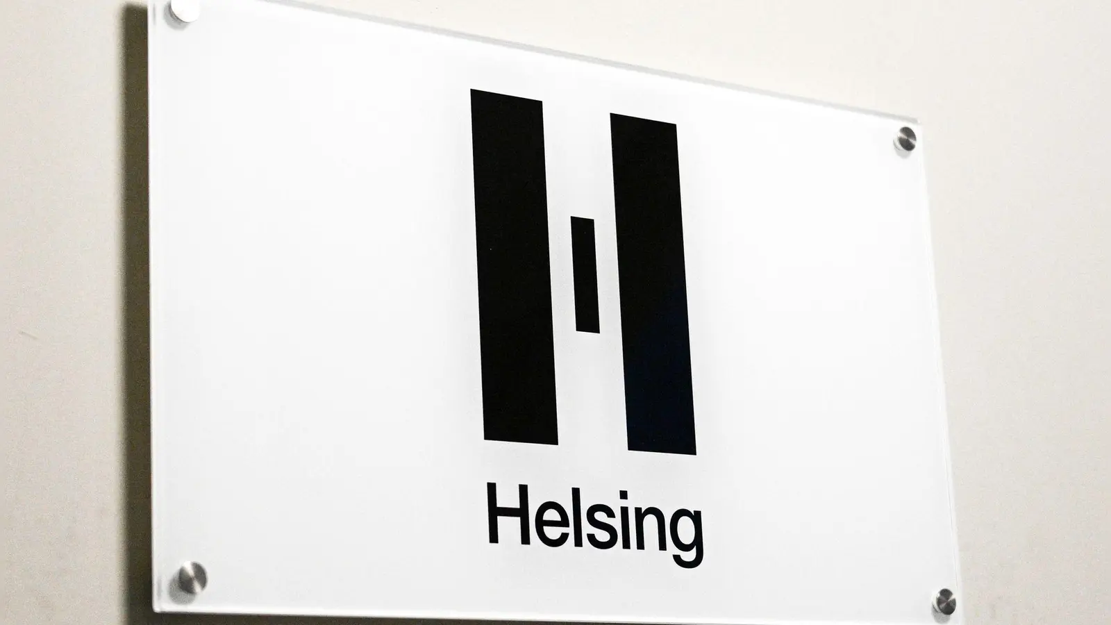 Eine Kamikaze-Drohne und ein Unterwassersystem gehören bereits zum Programm. Nun kauft das KI-Unternehmen Helsing einen Hersteller von Hardware. (Archivbild) (Foto: Jens Kalaene/dpa)