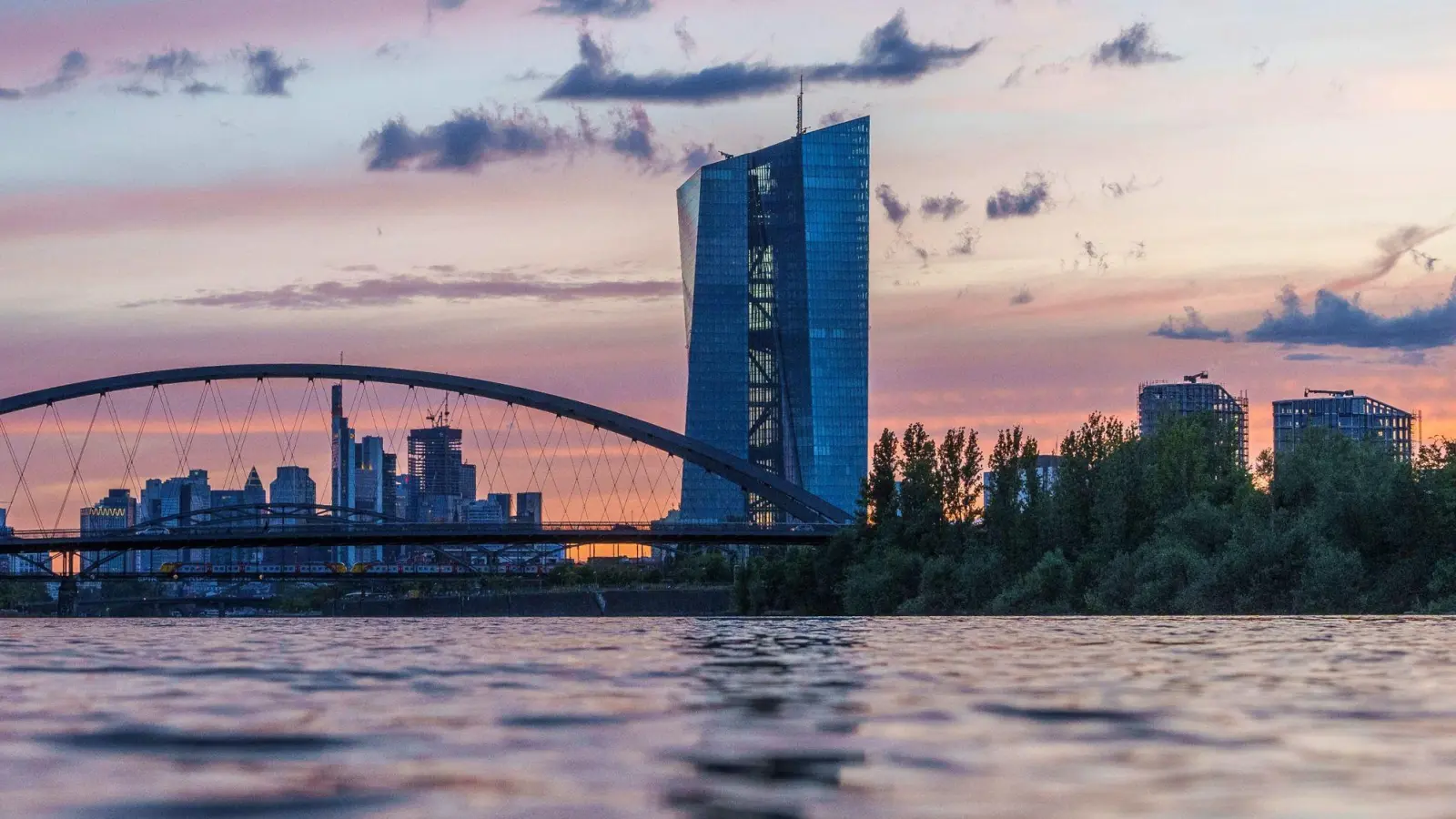 Aus Sicht der Europäischen Zentralbank sind viele Banken für den Umbau zur grünen Wirtschaft schlecht aufgestellt. (Foto: Andreas Arnold/dpa)