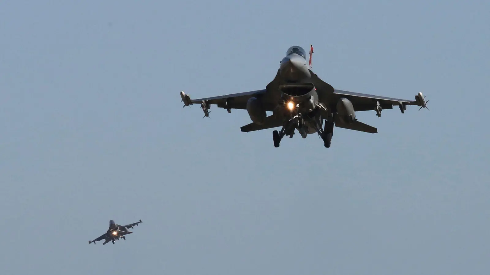 F-16-Kampfjets der US-Luftwaffe während einer Luftwaffenübung. (Foto: Ahn Young-joon/AP/dpa)
