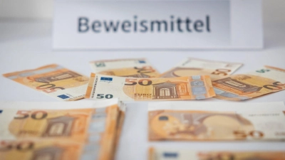 Die Polizei spricht von einem großen Ermittlungserfolg.  (Foto: Daniel Karmann/dpa)