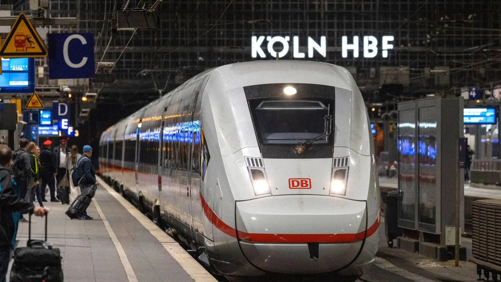 Wegen Bauarbeiten kommt es am Kölner Hauptbahnhof zu starken Einschränkungen für Reisende. (Foto: Thomas Banneyer/dpa)