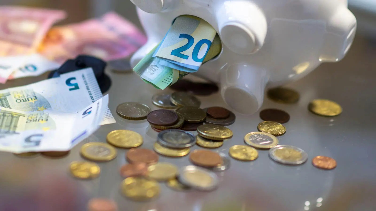 Erstmals seit zwölf Jahren wird man neue Schulden machen müssen.  (Symbolbild: Hendrik Schmidt/dpa)