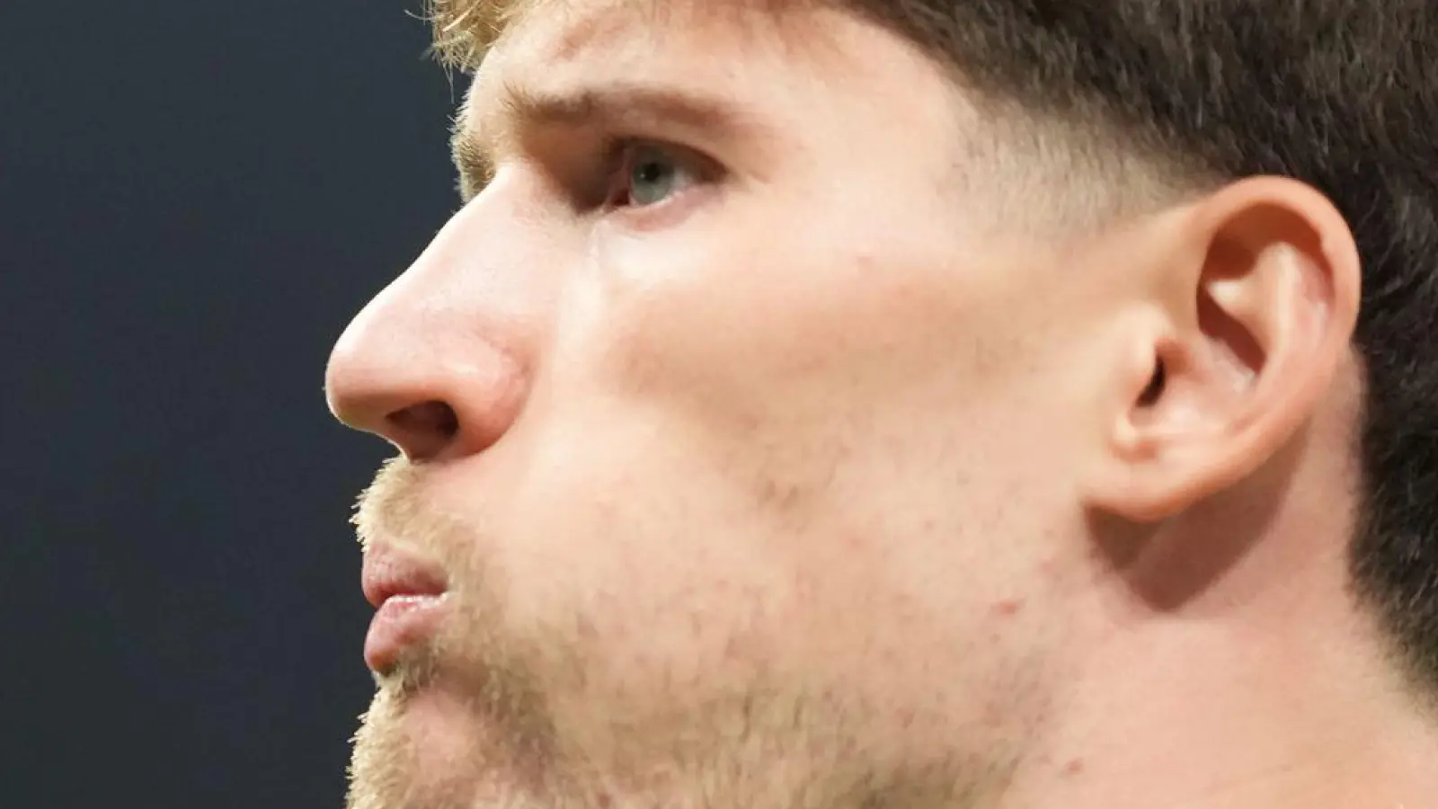 Torhüter Gregor Kobel hat das BVB-Trainingslager vorzeitig verlassen. (Archivbild) (Foto: Marcus Brandt/dpa)