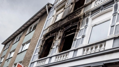 Bei einem Brand in einem Haus in Solingen sind vier Menschen ums Leben gekommen. (Foto: Christoph Reichwein/dpa)