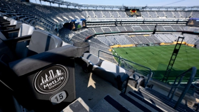 Teure Anreise: Für die Fans werden die Fahrten ins WM-Stadion in New Jersey teuer. (Archivbild) (Foto: Sven Hoppe/dpa)