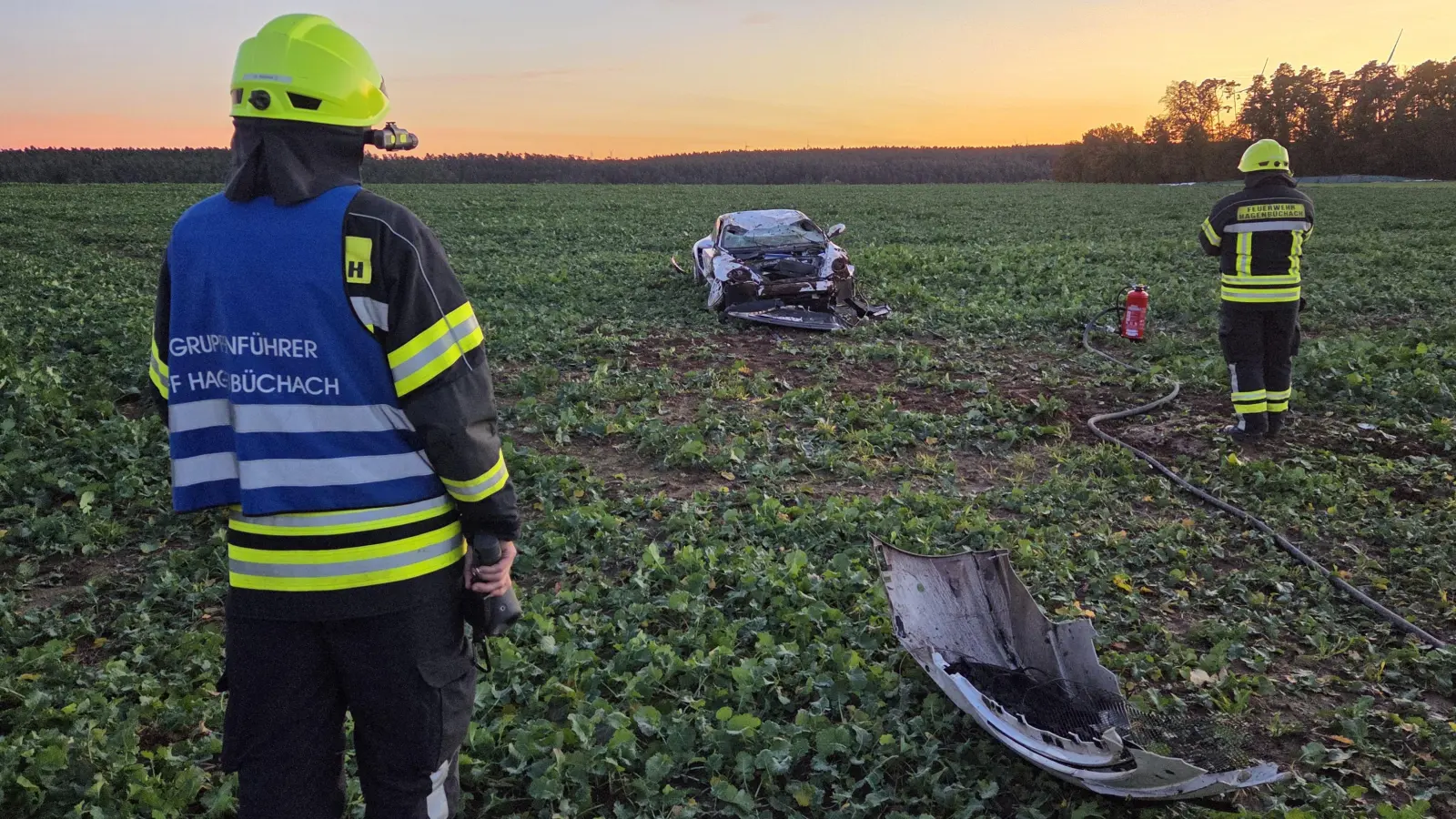 Der Fahrer ist mit seinem Auto von der Fahrbahn abgekommen. Das Fahrzeug hat sich mehrmals überschlagen. (Foto: Rainer Weiskirchen)