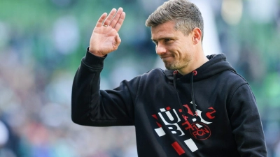 Nürnbergs Trainer Robert Klauß hat seinen Vertrag verlängert. (Foto: Frank Molter/dpa)