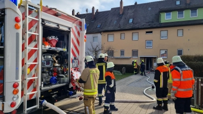 Die Feuerwehrleute aus Illesheim und Bad Windsheim, sowie Kräfte der US Army Feuerwehr Illesheim waren im Einsatz. (Foto: Rainer Weiskirchen)