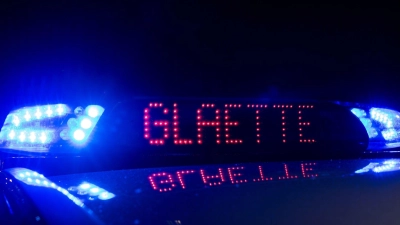 Auf der Autobahn 96 sorgte Blitzeis für mehrere Unfälle. (Symbolbild) (Foto: Monika Skolimowska/dpa-Zentralbild/dpa)