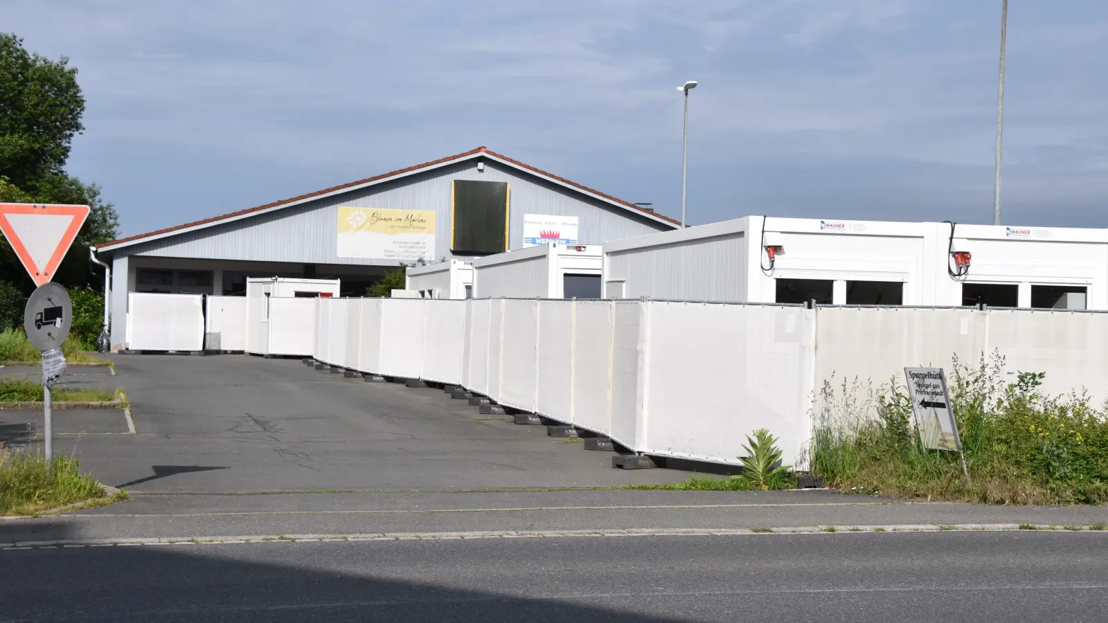 Im Drehkreuz Scheinfeld sind derzeit 50 Personen untergebracht. Diese werden im Laufe dieser und nächster Woche alle dezentral umverteilt, so dass die Notunterkunft vorerst unbewohnt ist. (Foto: Andreas Reum)