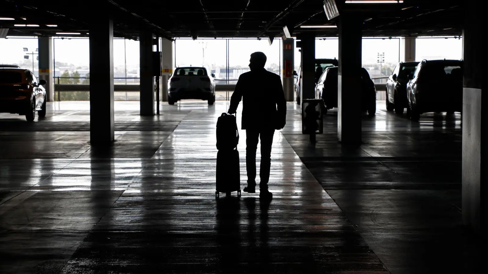 Autovermieter im Ausland üben mitunter erheblichen Druck aus und drohen etwa damit, dass man ohne Abschluss einer Zusatzpolice den Mietwagen nicht bekommt. (Foto: Clara Margais/dpa/dpa-tmn)